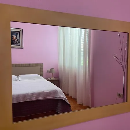 Cheerful Residential With Free Parking & Wifi بيت للعطل *