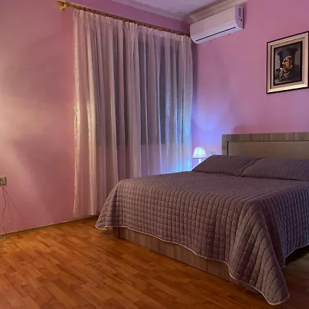 Cheerful Residential With Free Parking & Wifi بيت للعطل *