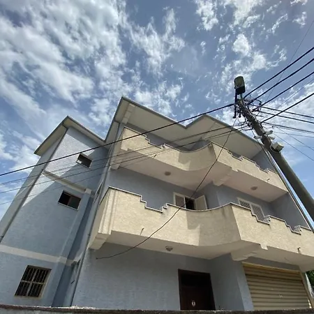 Cheerful Residential With Free Parking & Wifi بيت للعطل *