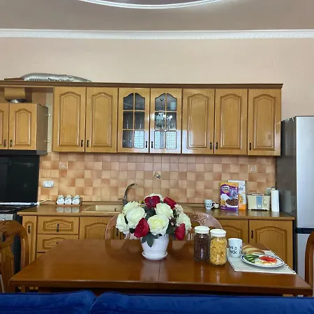 Cheerful Residential With Free Parking & Wifi بيت للعطل *