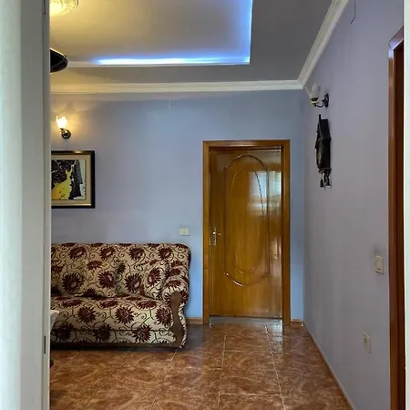 Cheerful Residential With Free Parking & Wifi بيت للعطل *