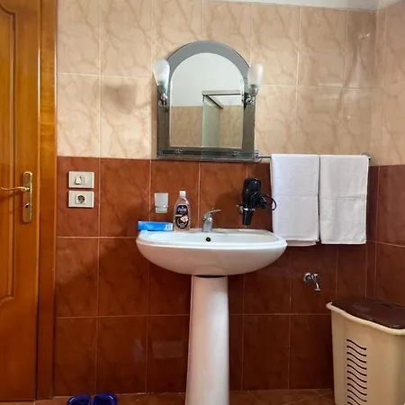 Cheerful Residential With Free Parking & Wifi