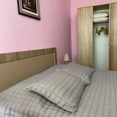 Cheerful Residential With Free Parking & Wifi *